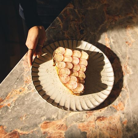 Kai 36 - Hotel Zwischen Fels Und Fluss 그라츠 외부 사진 A slice of galette des rois