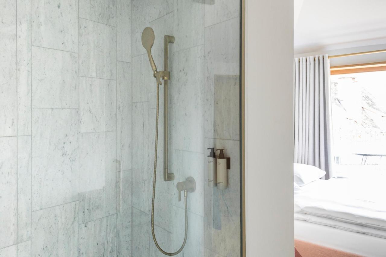Kai 36 - Hotel Zwischen Fels Und Fluss 그라츠 외부 사진 A shower