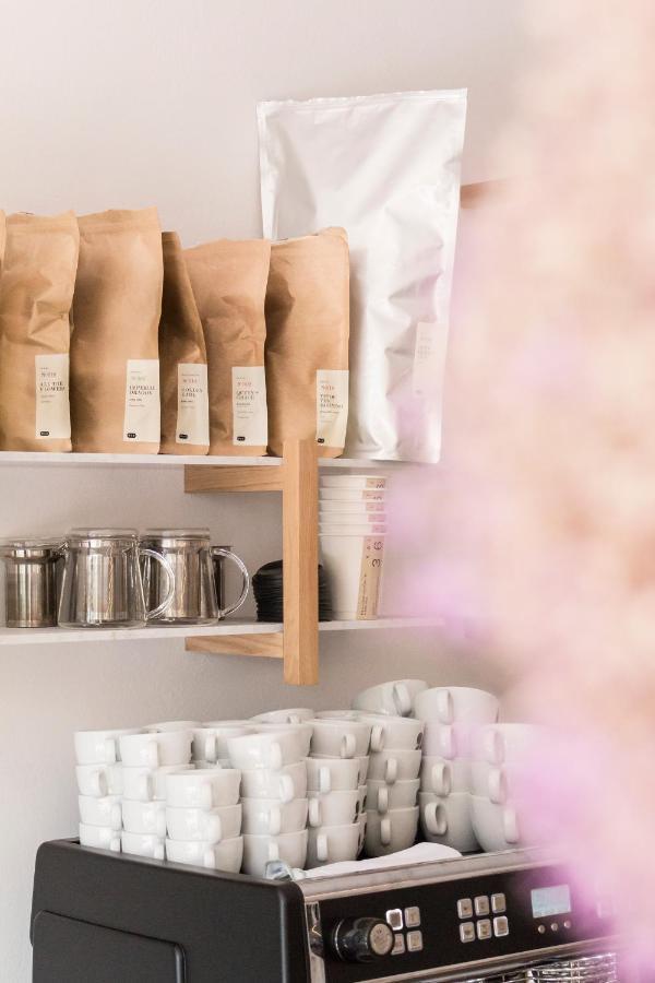 Kai 36 - Hotel Zwischen Fels Und Fluss 그라츠 외부 사진 Coffee beans at a coffee shop