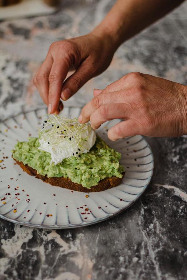 Kai 36 - Hotel Zwischen Fels Und Fluss 그라츠 외부 사진 Avocado toast