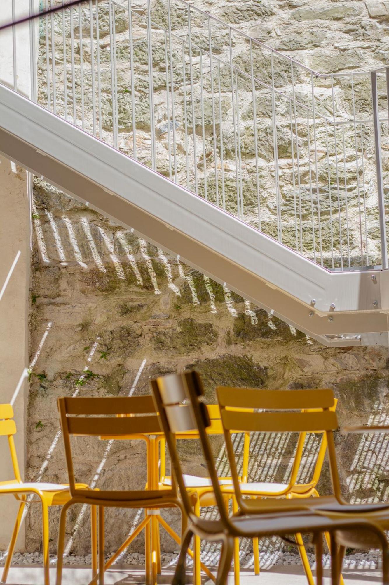 Kai 36 - Hotel Zwischen Fels Und Fluss 그라츠 외부 사진 Detail of the staircase