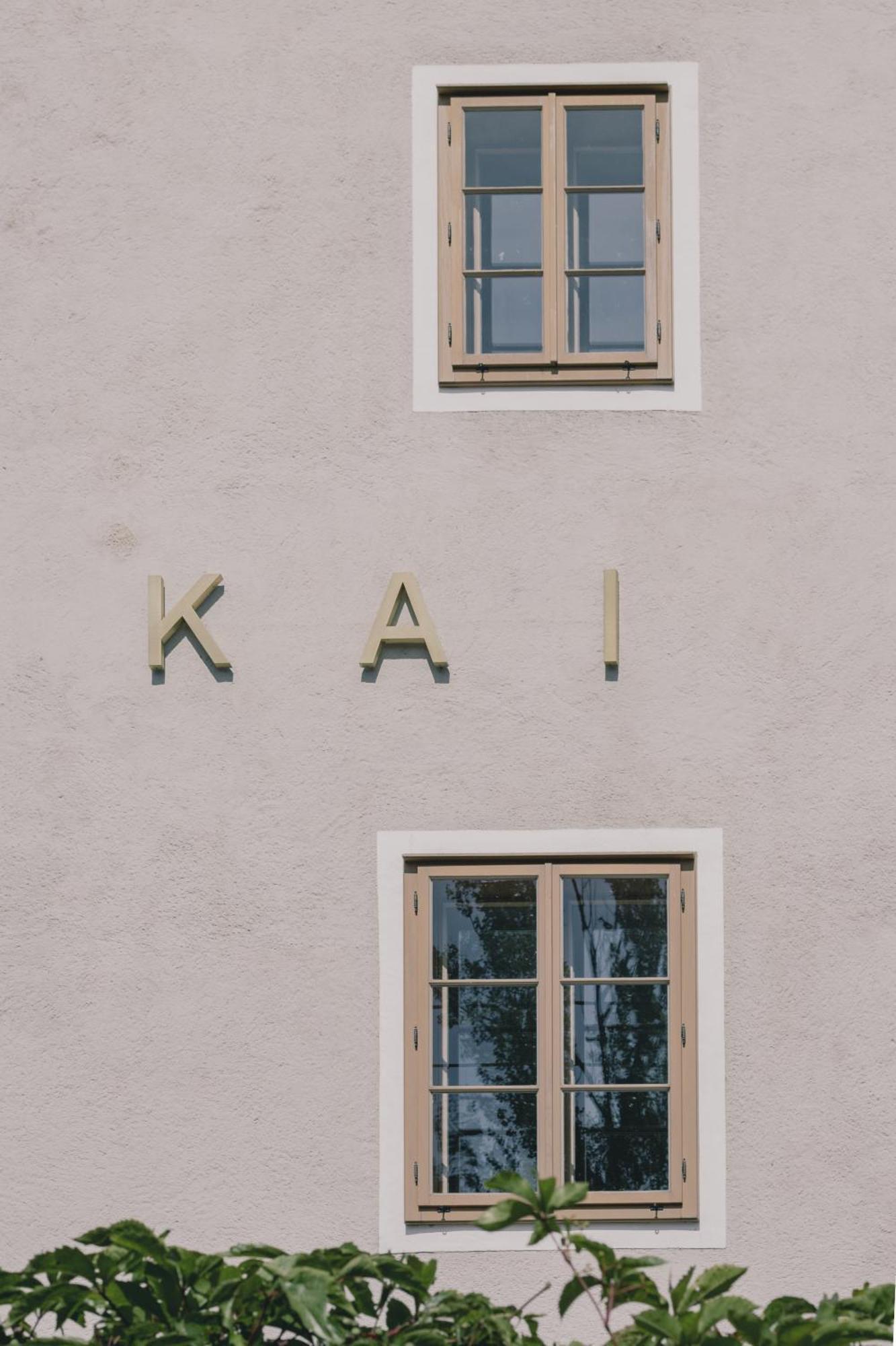 Kai 36 - Hotel Zwischen Fels Und Fluss 그라츠 외부 사진 The name of the house on the wall