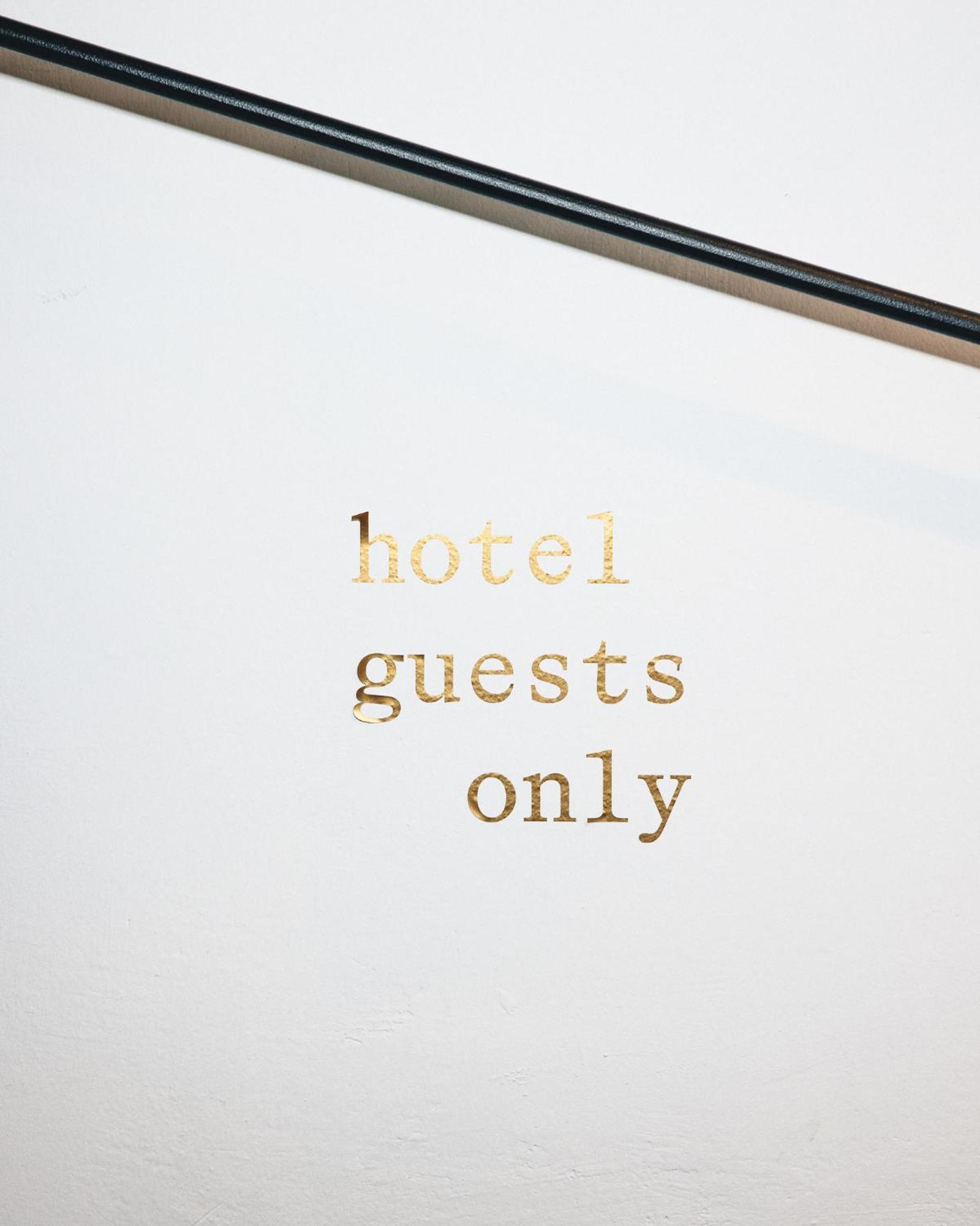 Kai 36 - Hotel Zwischen Fels Und Fluss 그라츠 외부 사진 Gold leaf used for printing