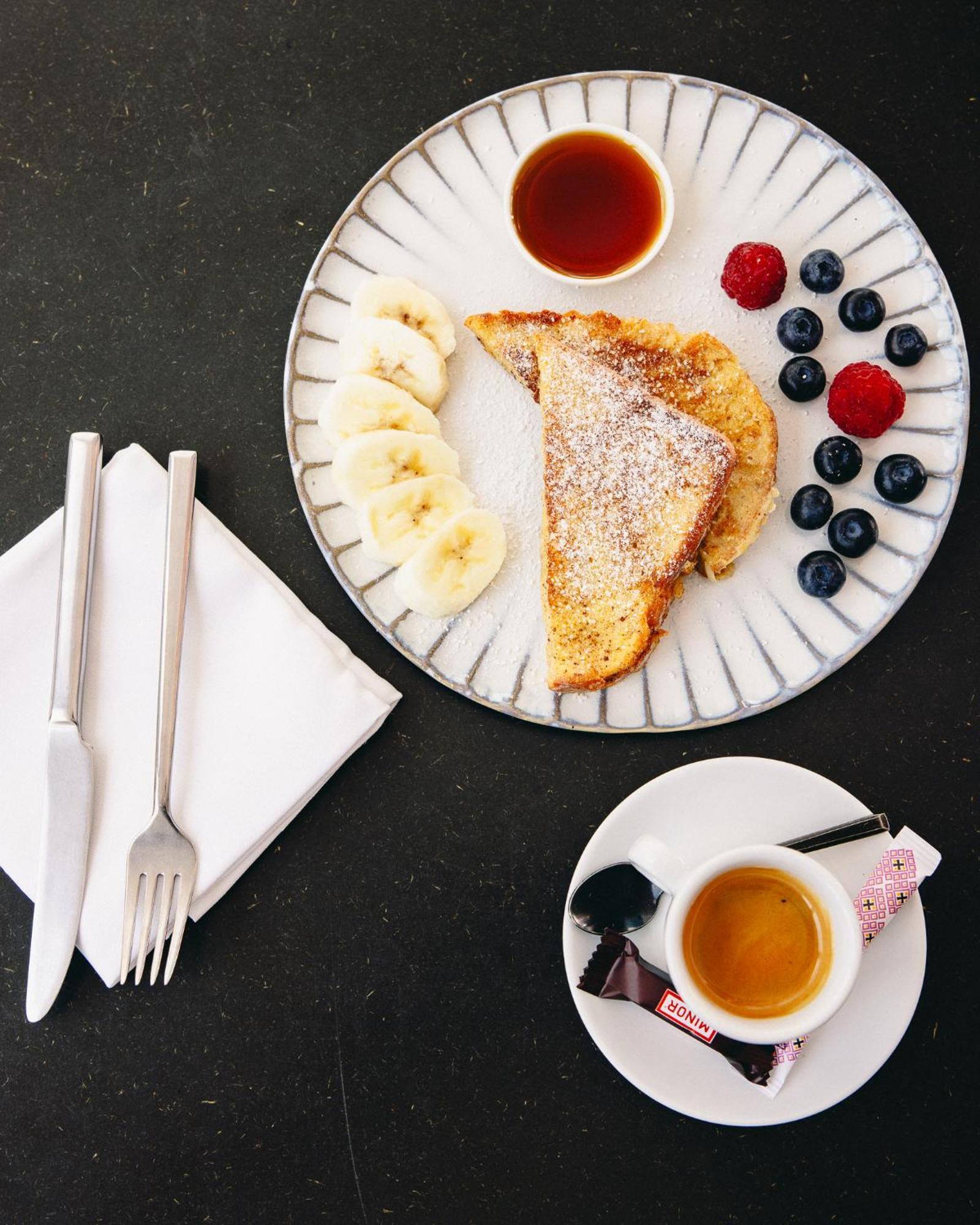 Kai 36 - Hotel Zwischen Fels Und Fluss 그라츠 외부 사진 French toast with fruit and tea